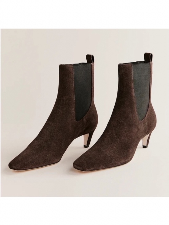 Reformation Shoes - REFORMATION Roberta Ankle Boot in Boss Suede